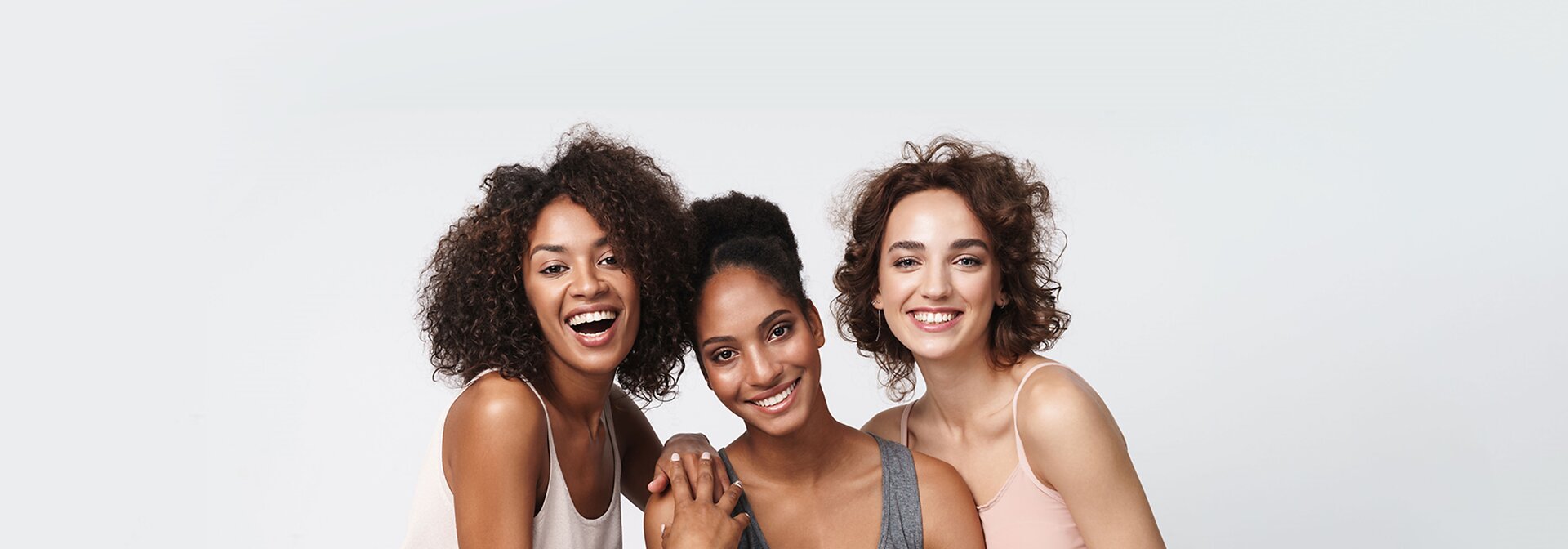 Gruppe glücklicher junger Frauen