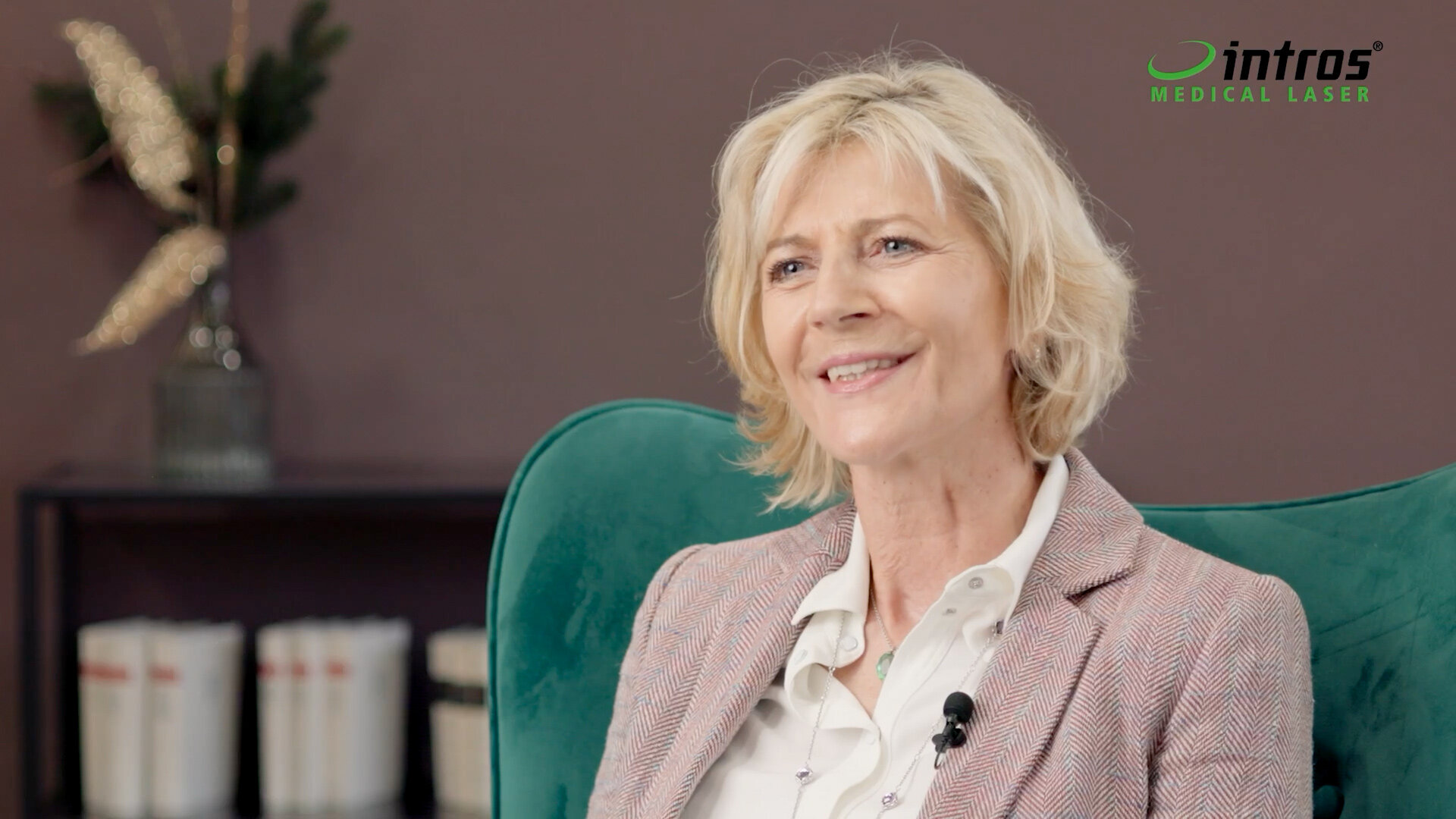 Dr. med. Roswitha Brettschneider im Interview zur Zusammenarbeit mit intros Medical Laser